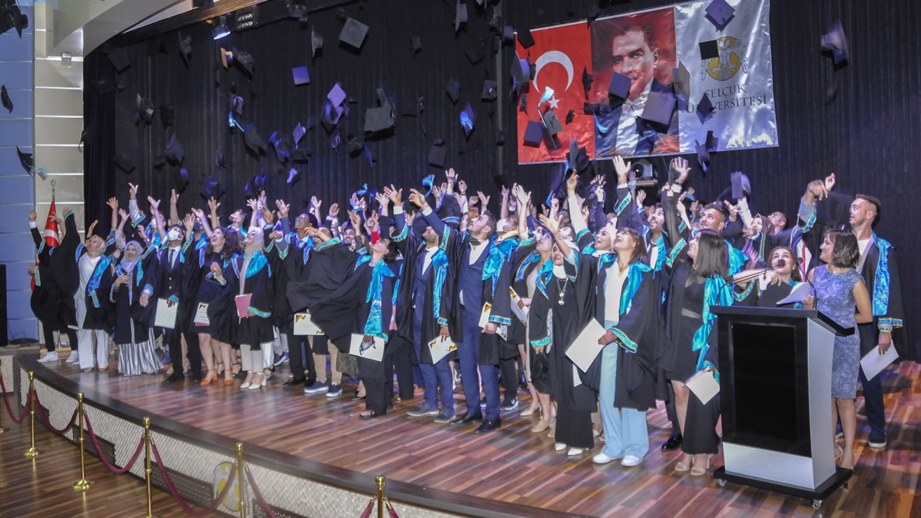 Uluslararası İlişkiler Bölümünden 286 öğrenci mezun oldu