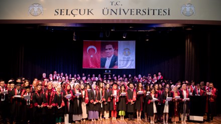 Selçuk Üniversitesinde genç hekimler diplomalarını aldı