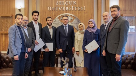 Türkiye birincisi öğrencilere, Rektör Aksoy'dan teşekkür belgesi