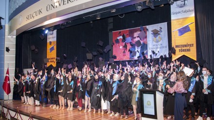 Selçuk Üniversitesi İletişim Fakültesinden 526 öğrenci mezun oldu