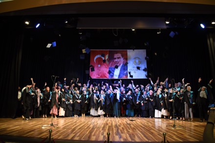 Arap Dili ve Edebiyatı Bölümünden 70 öğrenci mezun oldu